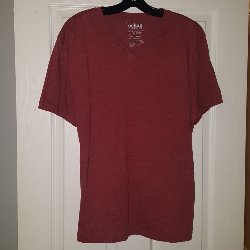 Men's Urban Pipeline v neck t, like new
